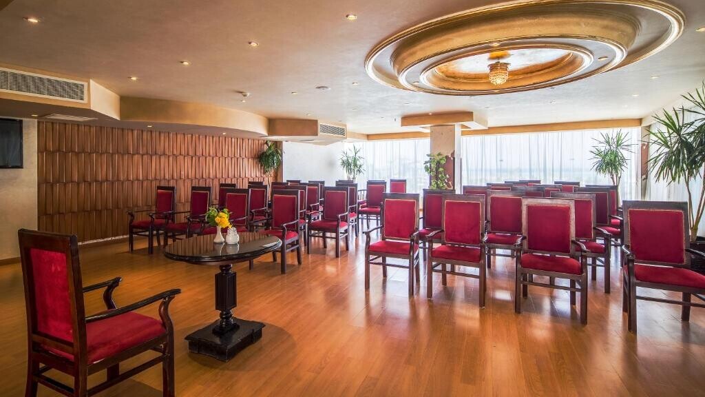 Hawaii Caesar Palace Hotel and Aqua Park